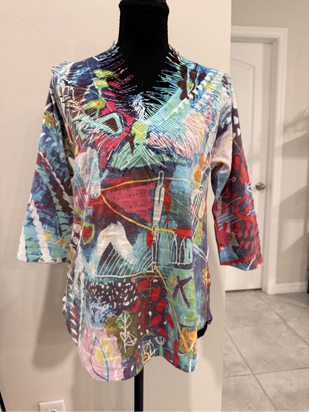 Atelier5 Women’s Multicolor Abstract V-Neck Long Sleeve Tee